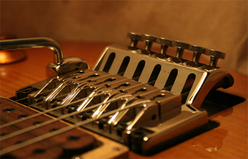 6. CLEST double locking tremolo: