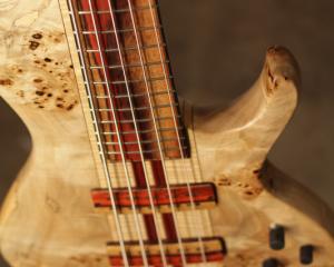 Singlecut Bass - Image 3